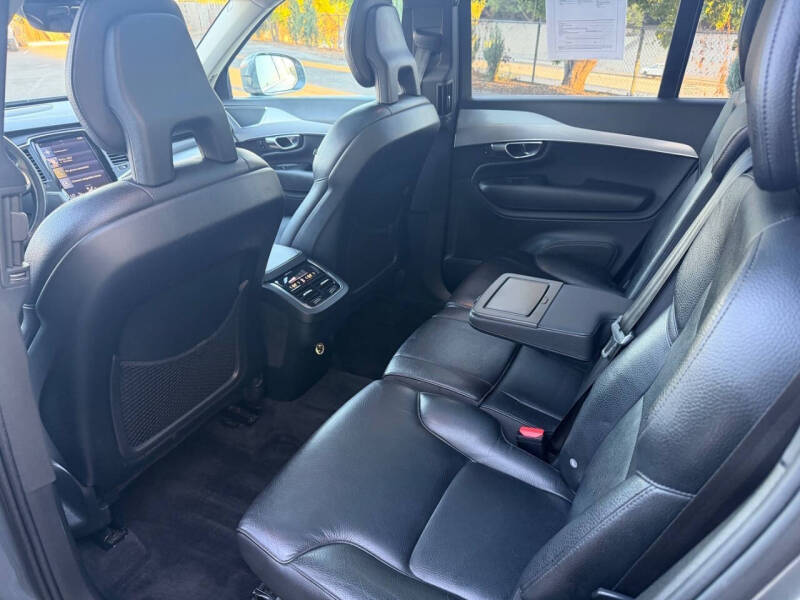 2016 Volvo XC90 T6 Momentum