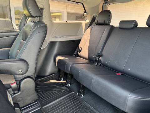 2017 Toyota Sienna SE 8-Passenger