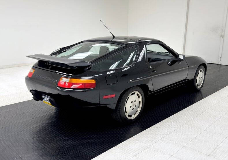 1989 Porsche 928 S4