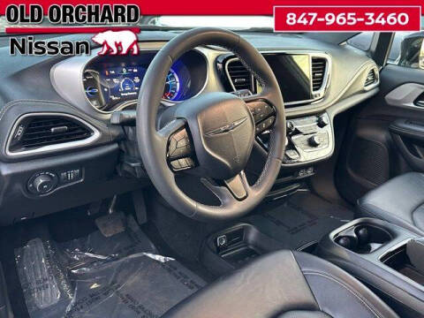 2024 Chrysler Pacifica Plug-In Hybrid Select
