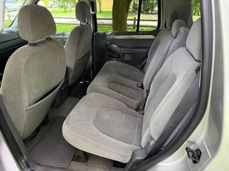 2004 Ford Explorer XLT