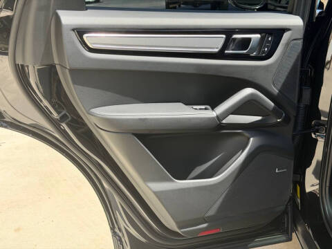 2023 Porsche Cayenne Platinum Edition