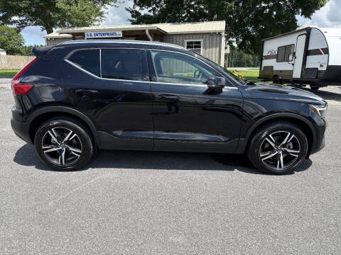 2023 Volvo XC40 B5 Plus Bright Theme