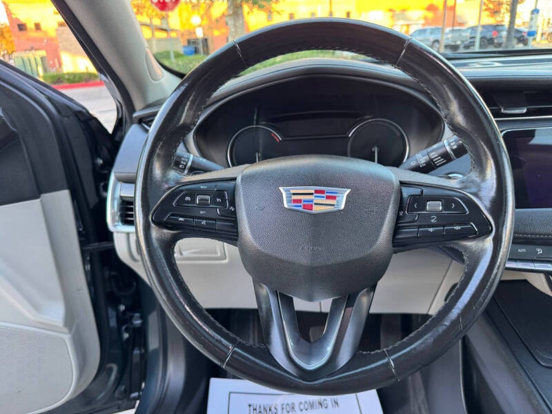2019 Cadillac XT4 Premium Luxury