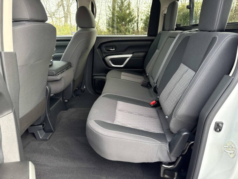 2024 Nissan Titan SV