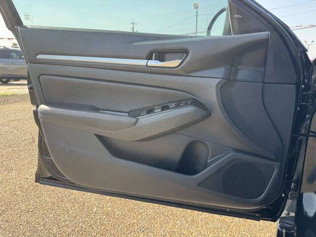 2025 Nissan Altima 2.5 SR