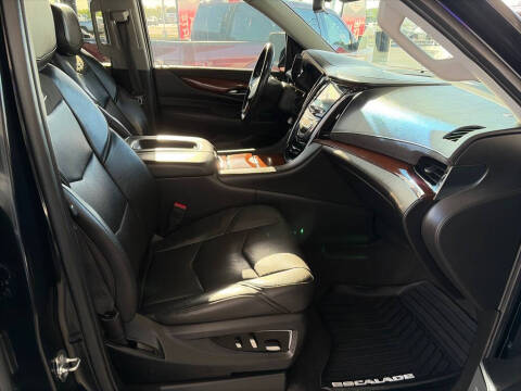 2018 Cadillac Escalade Luxury