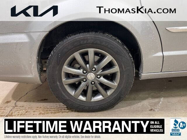 2016 Chrysler Town and Country S