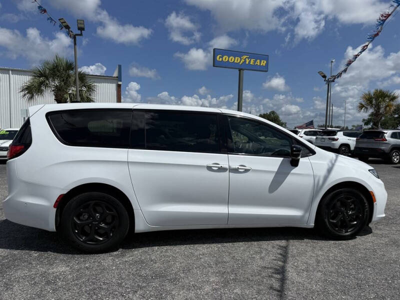 2024 Chrysler Pacifica Plug-In Hybrid