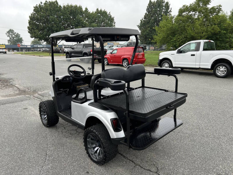 2016 E-Z-GO RXV