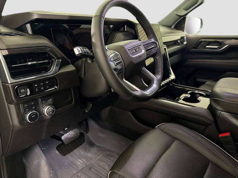 2025 GMC Yukon Elevation