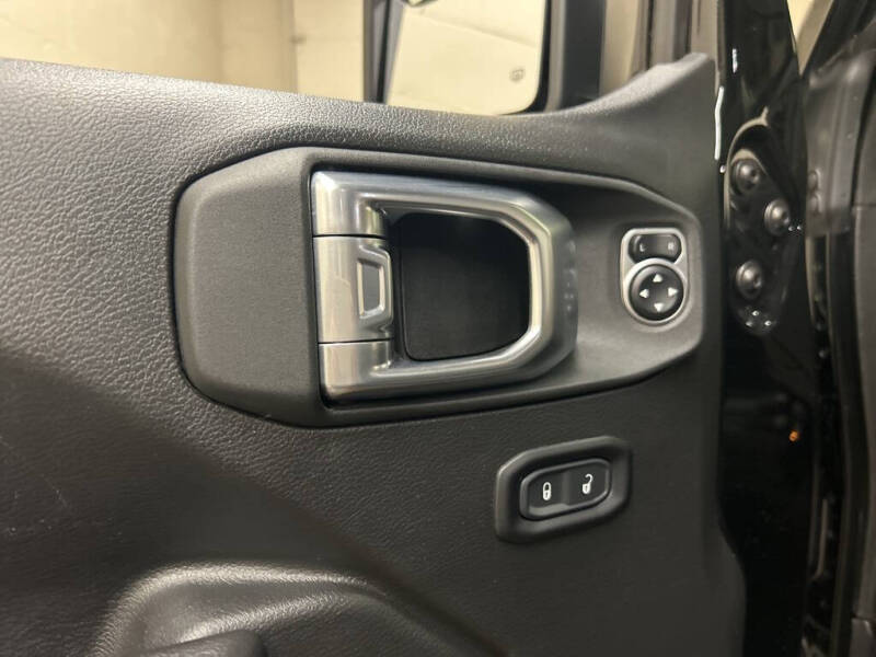 2024 Jeep Gladiator NightHawk