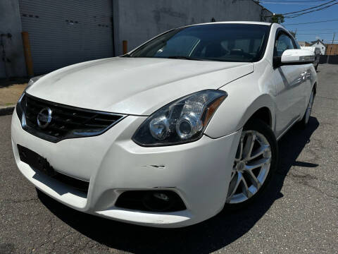 2012 Nissan Altima for sale at Illinois Auto Sales in Paterson NJ