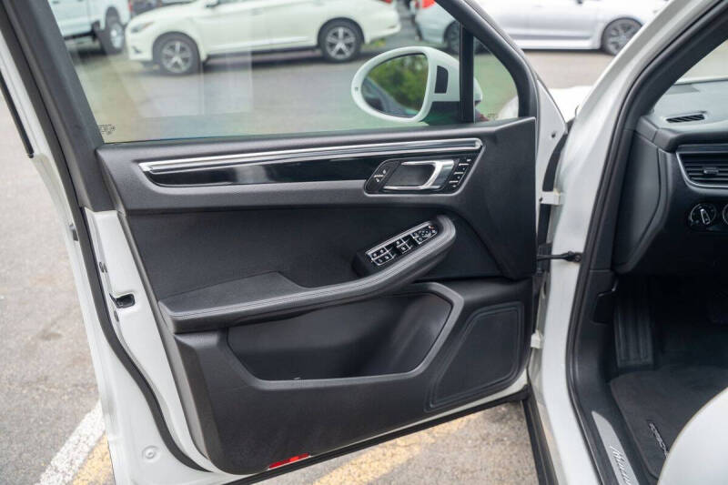 2015 Porsche Macan S