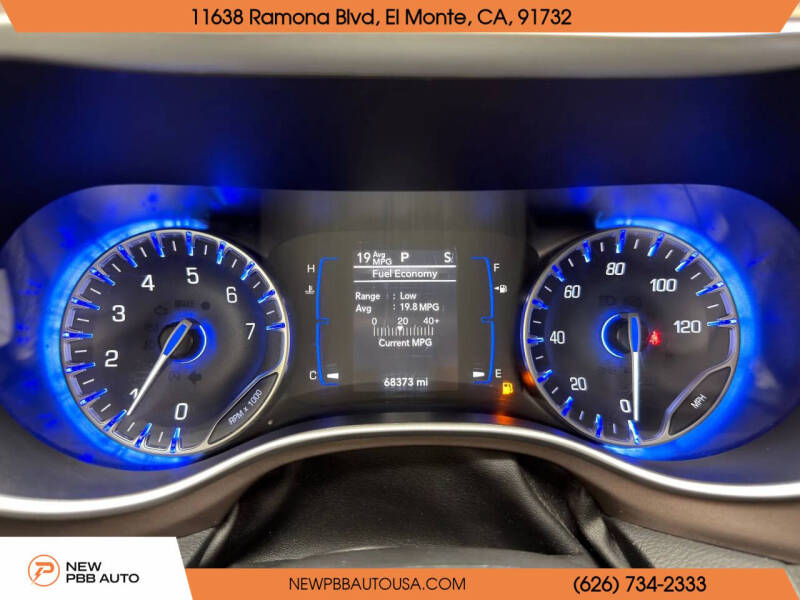 2022 Chrysler Voyager LX