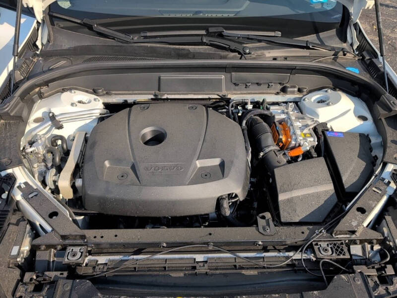 2025 Volvo XC60 T8 Plus Dark Theme