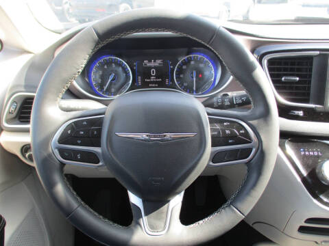 2023 Chrysler Voyager LX