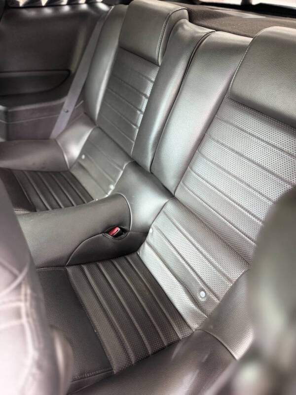 2006 Ford Mustang GT Deluxe