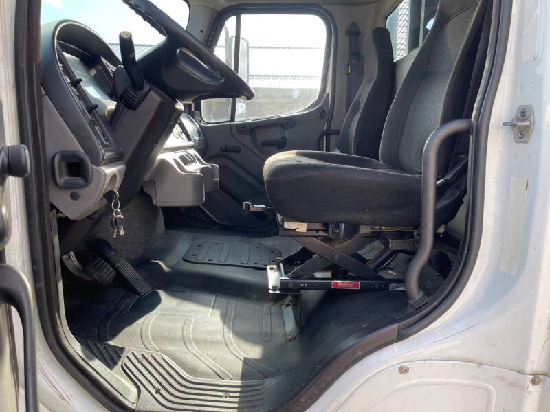 2012 Freightliner Business class M2