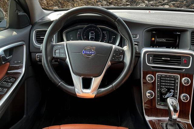 2015 Volvo V60 Cross Country T5