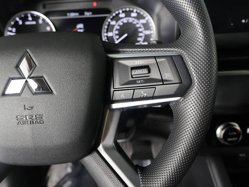 2026 Mitsubishi Outlander ES