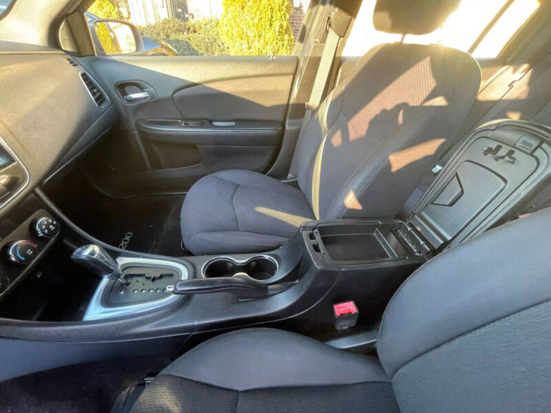 2014 Chrysler 200 LX