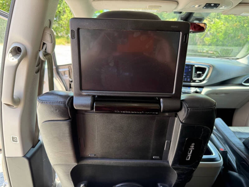 2017 Chrysler Pacifica Touring-L Plus