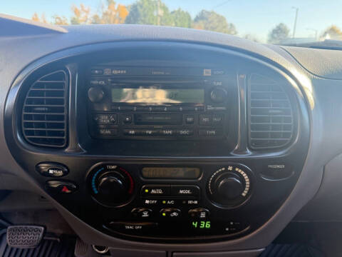 2004 Toyota Sequoia SR5