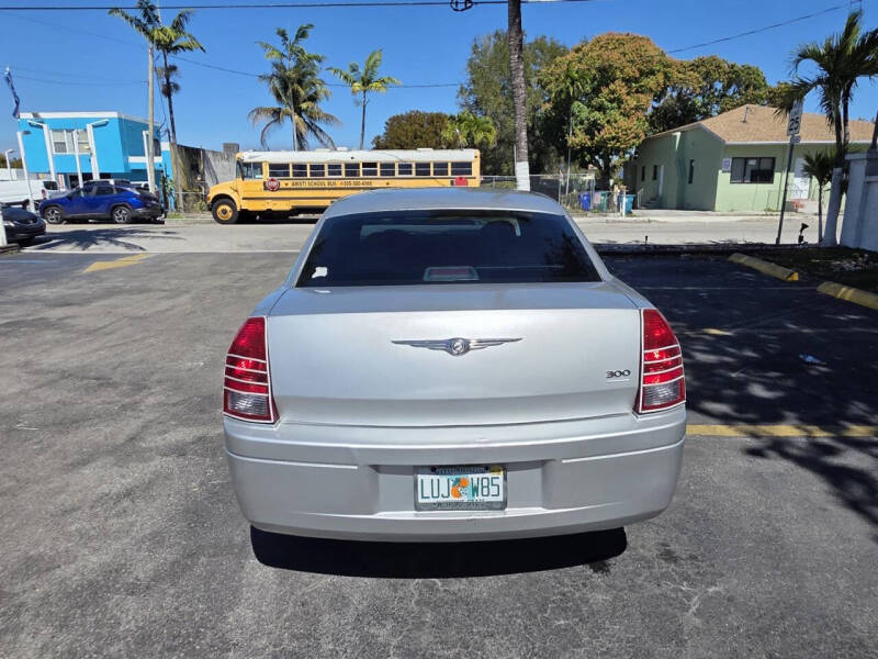 2005 Chrysler 300