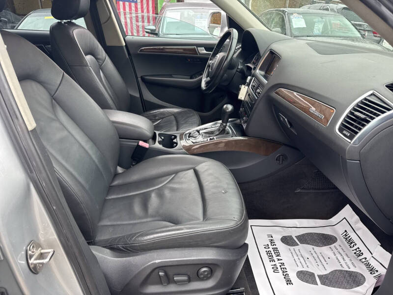 2011 Audi Q5 2.0T quattro Premium Plus