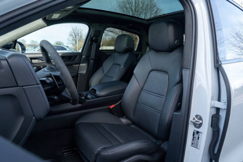 2025 Porsche Cayenne GTS Coupe