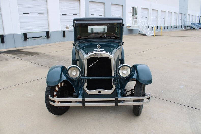 1927 Oldsmobile Sedan