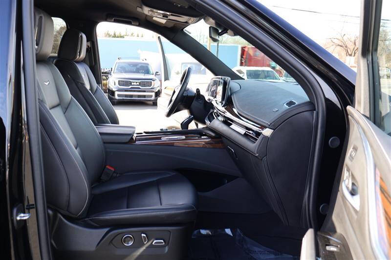 2024 Cadillac Escalade ESV Luxury