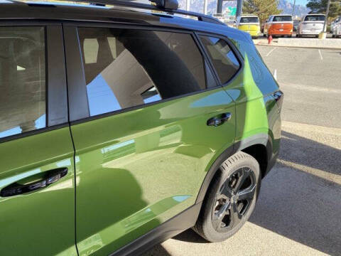 2025 Volkswagen Taos SE Black 4Motion