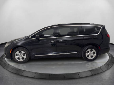 2017 Chrysler Pacifica Touring-L Plus