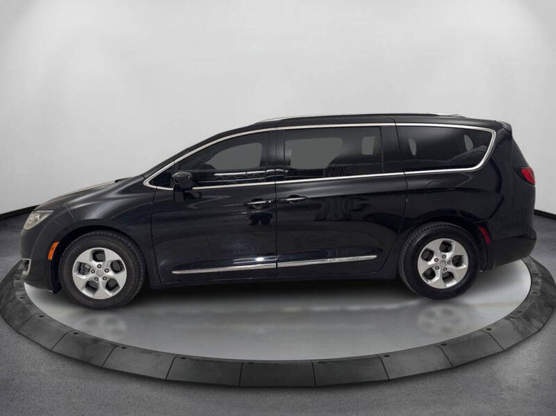 2017 Chrysler Pacifica Touring-L Plus
