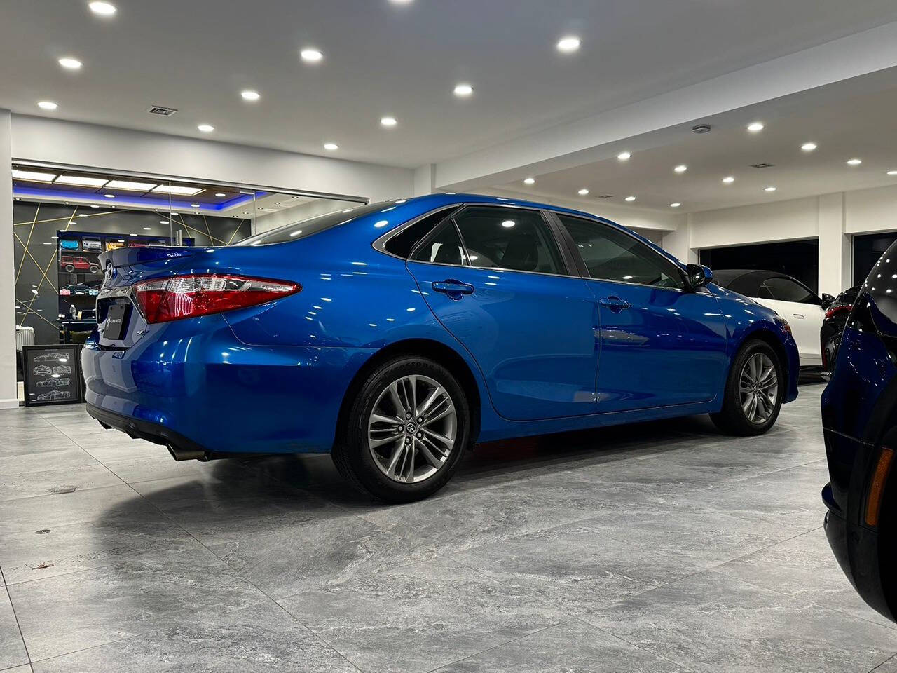 2017 Toyota Camry SE photo 17