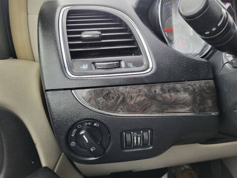 2011 Chrysler Town and Country Touring