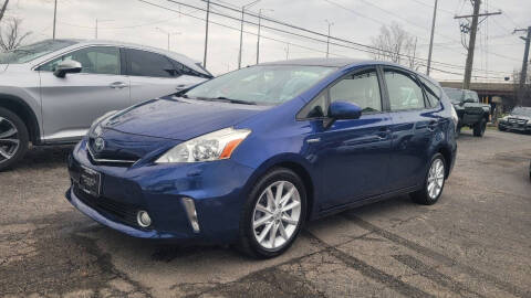 2014 Toyota Prius v Five