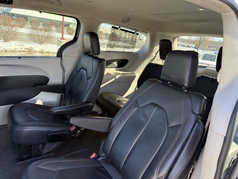 2017 Chrysler Pacifica Touring-L Plus