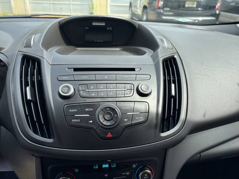 2017 Ford Escape SE - Photo 14