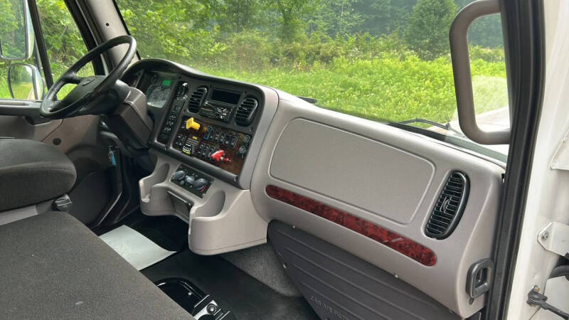 2020 Freightliner M2 106