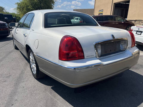 2003 Lincoln Town Car Signature