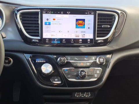 2025 Chrysler Pacifica Select