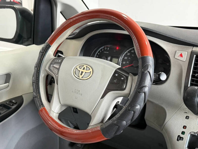 2012 Toyota Sienna