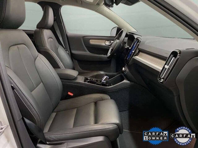 2025 Volvo XC40 B5 Plus Dark Theme