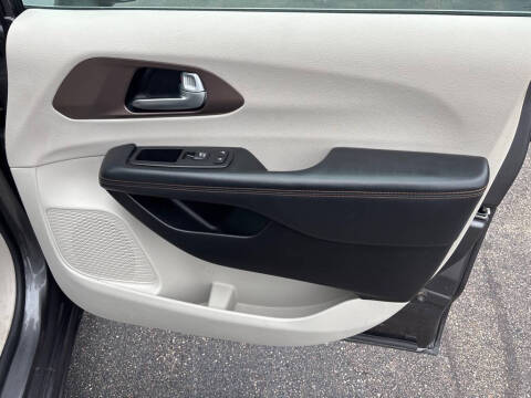 2017 Chrysler Pacifica Touring