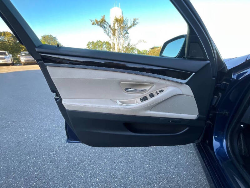 2011 BMW 5 Series 528i