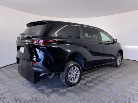 2023 Toyota Sienna LE 8-Passenger