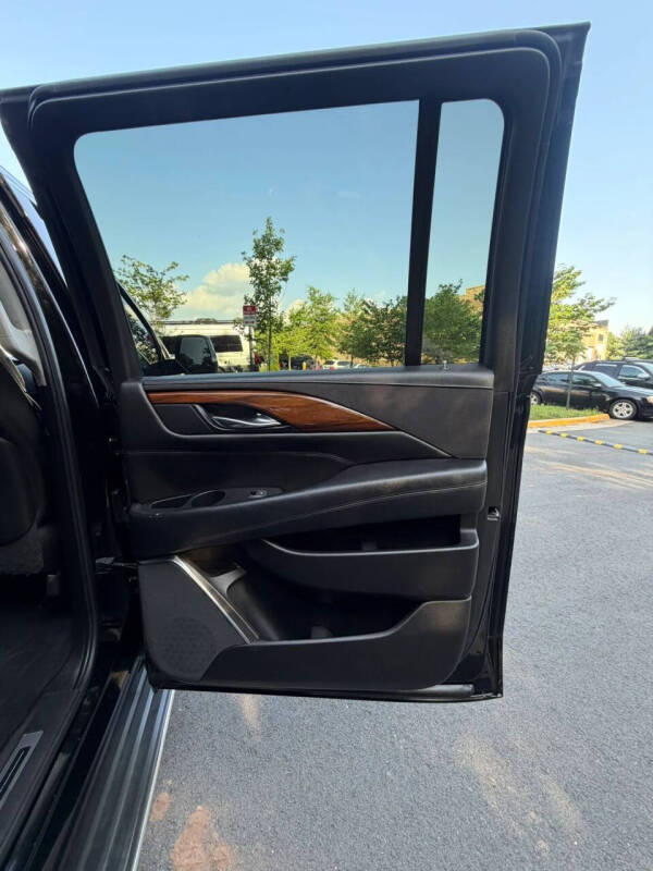 2018 Cadillac Escalade ESV Luxury